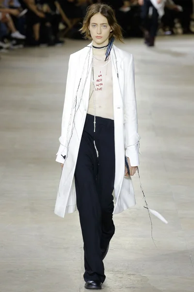 Look 17